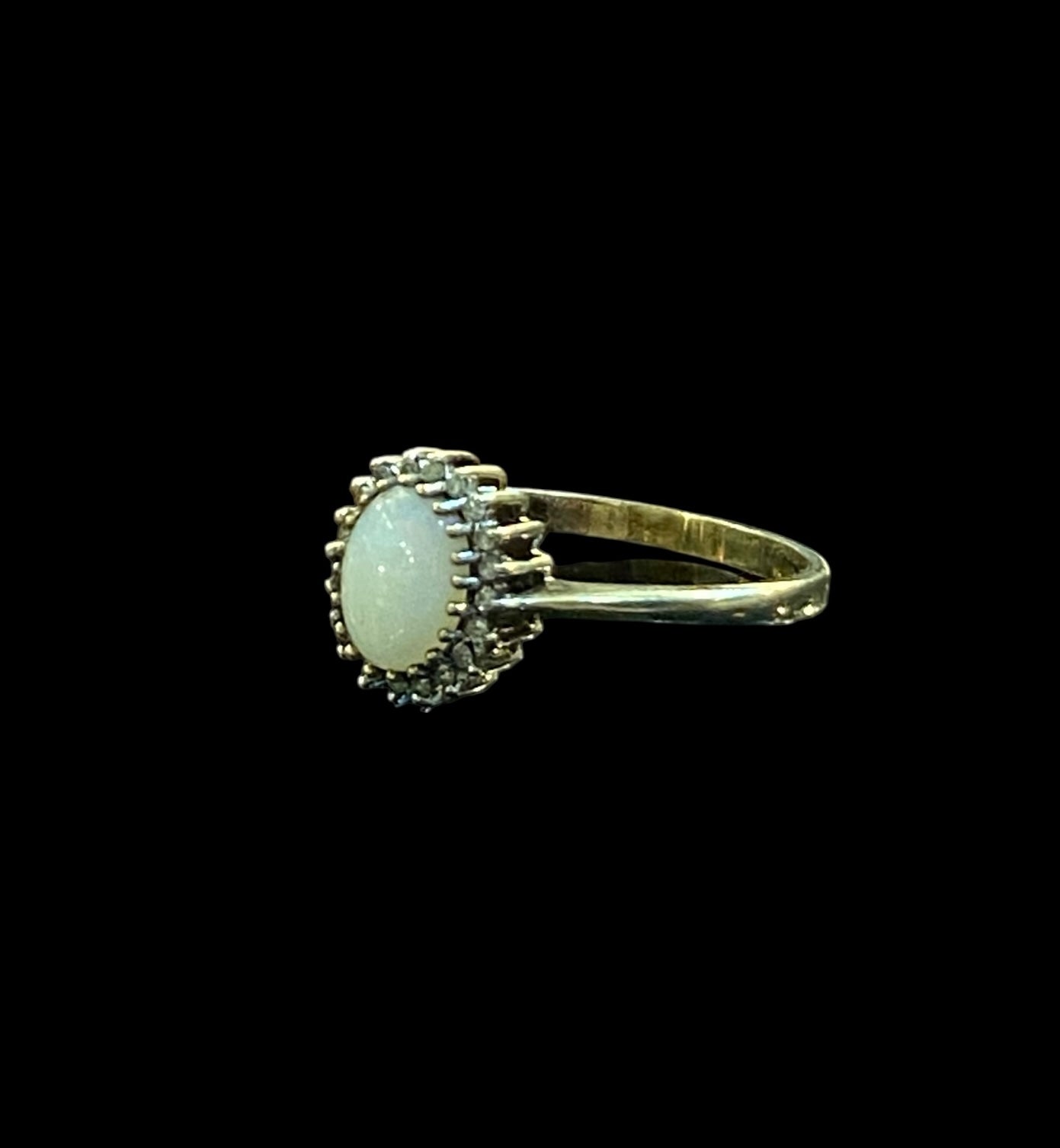 9ct vintage opal and diamond clustre ring size S