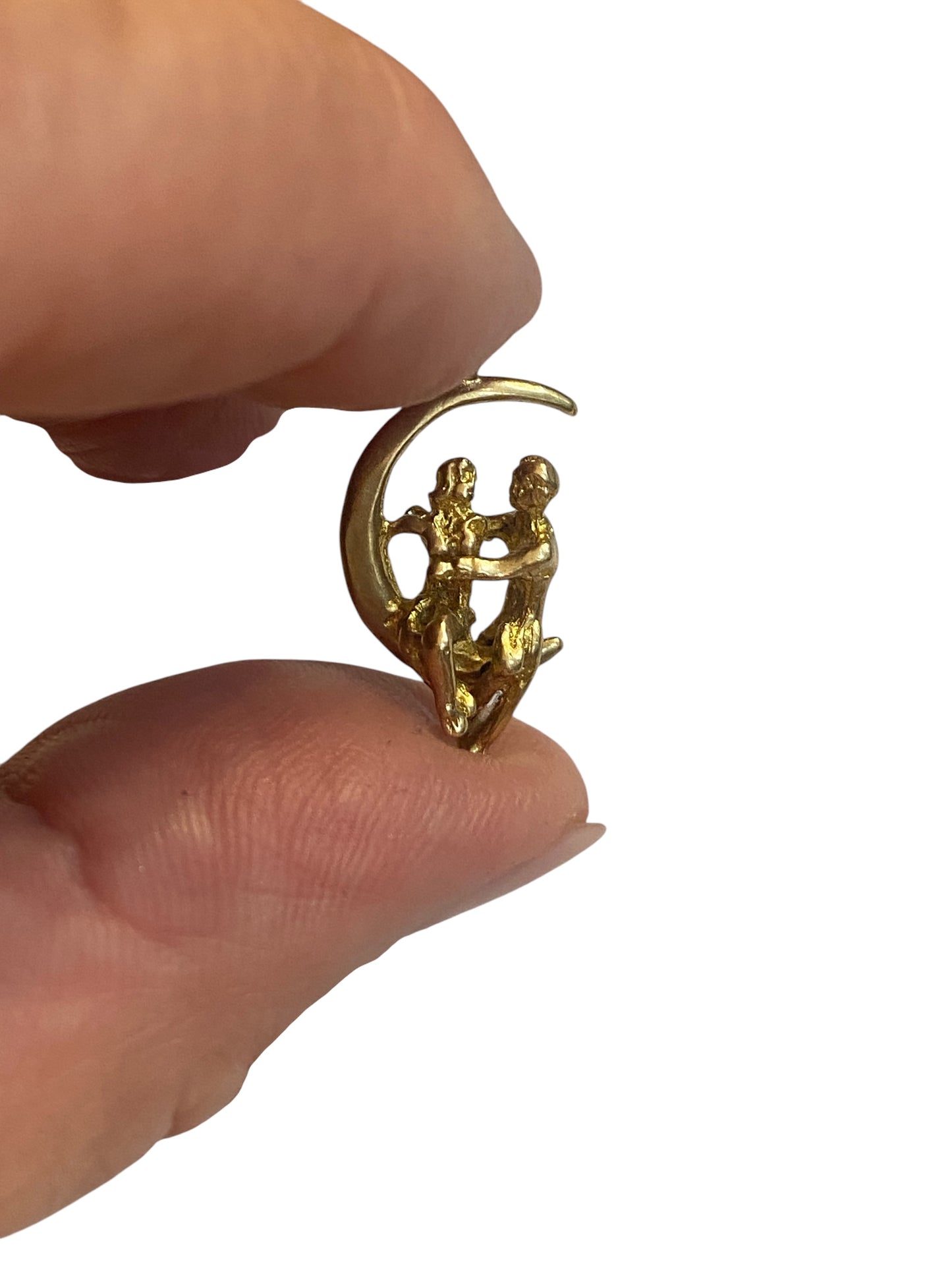 9ct vintage couple on moon charm. kissing, articulated circa 1960