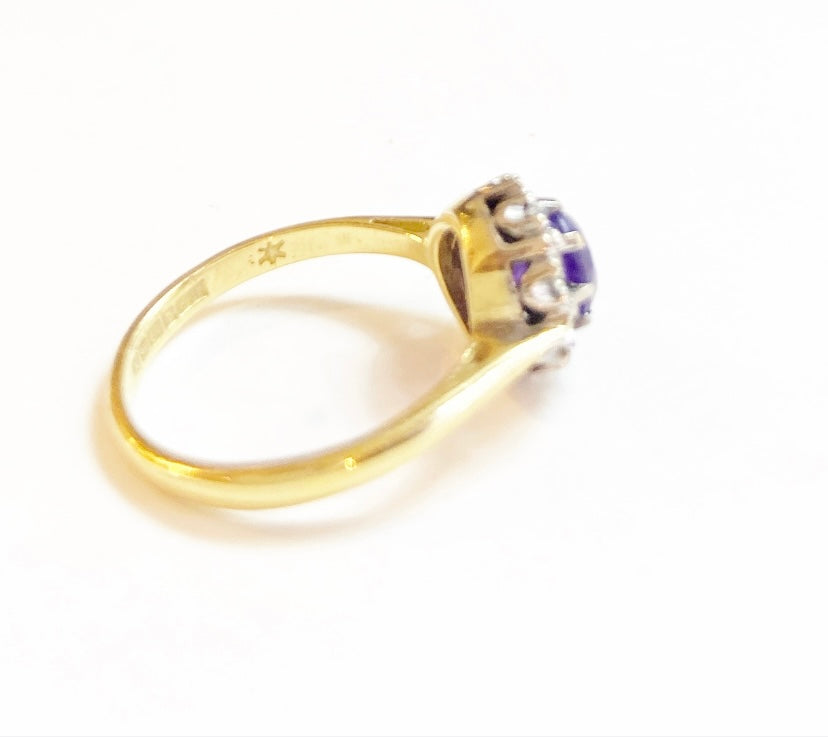 18ct 750 vintage Amethyst and diamond cluster ring size L