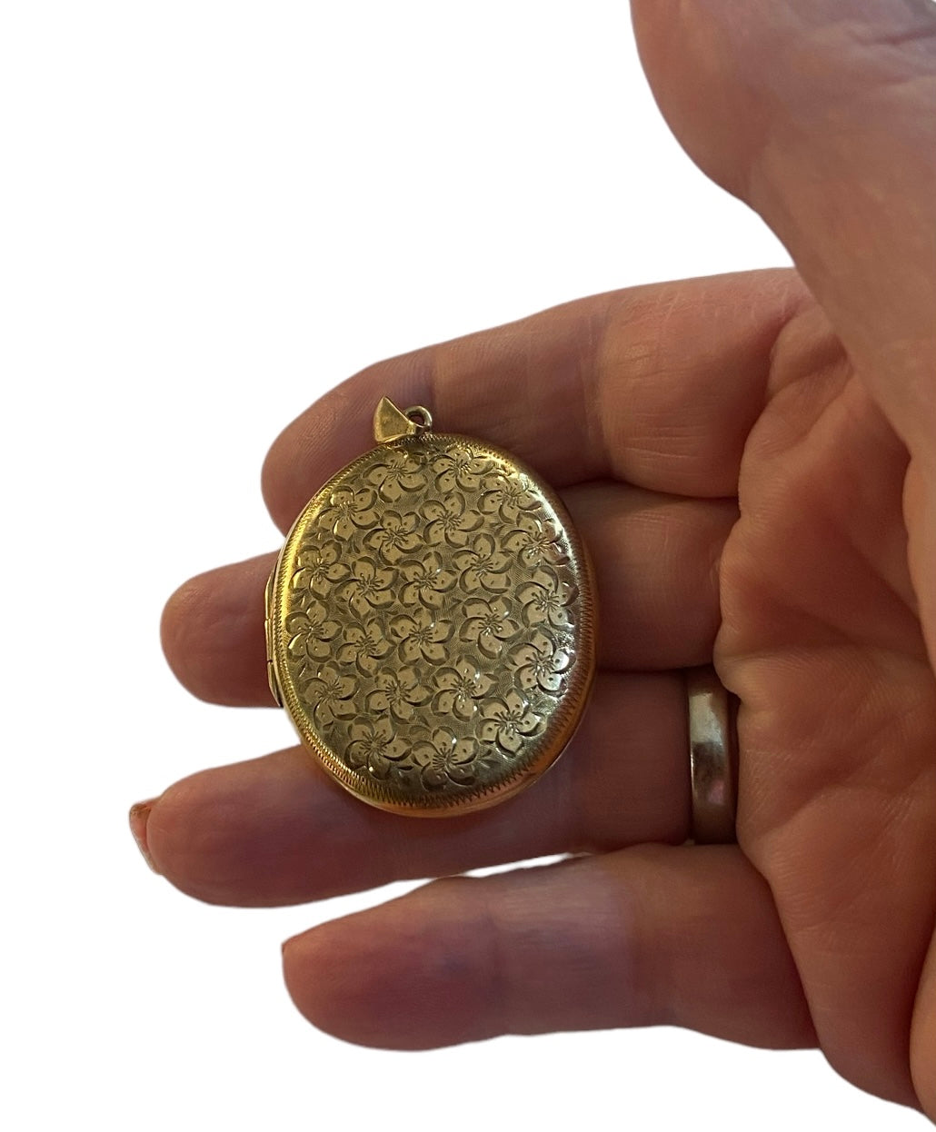 9ct very Large locket. 'with pansies etched on the front. 12.3g "pense a moi' circa 1966