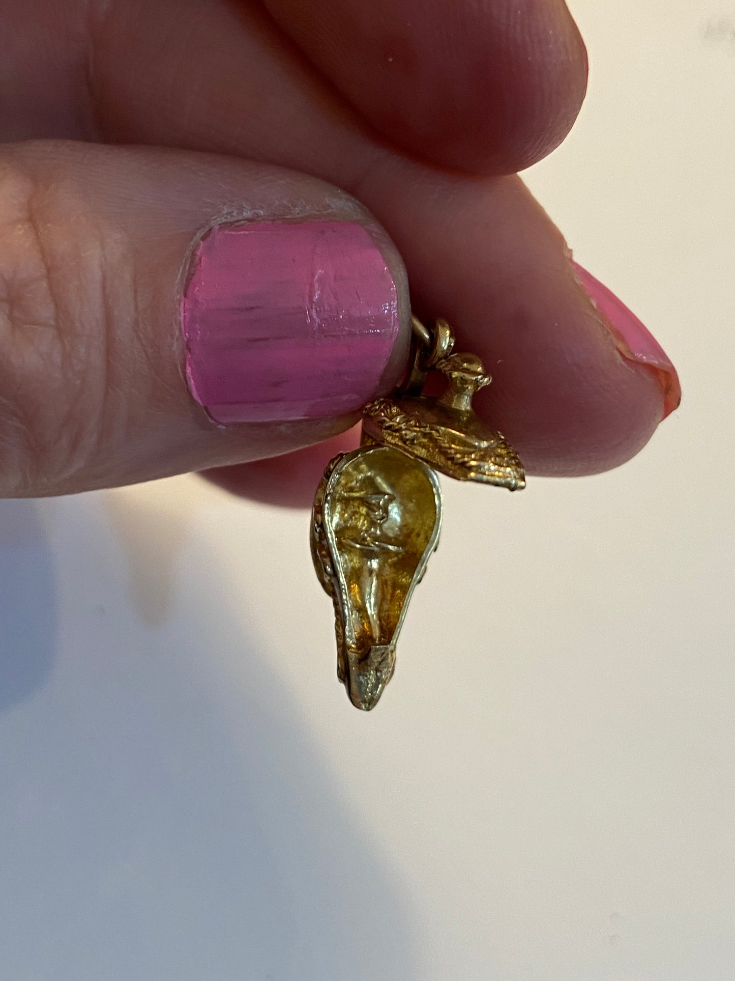 9ct vintage genie / Aladdin lamp with genie inside circa 1978