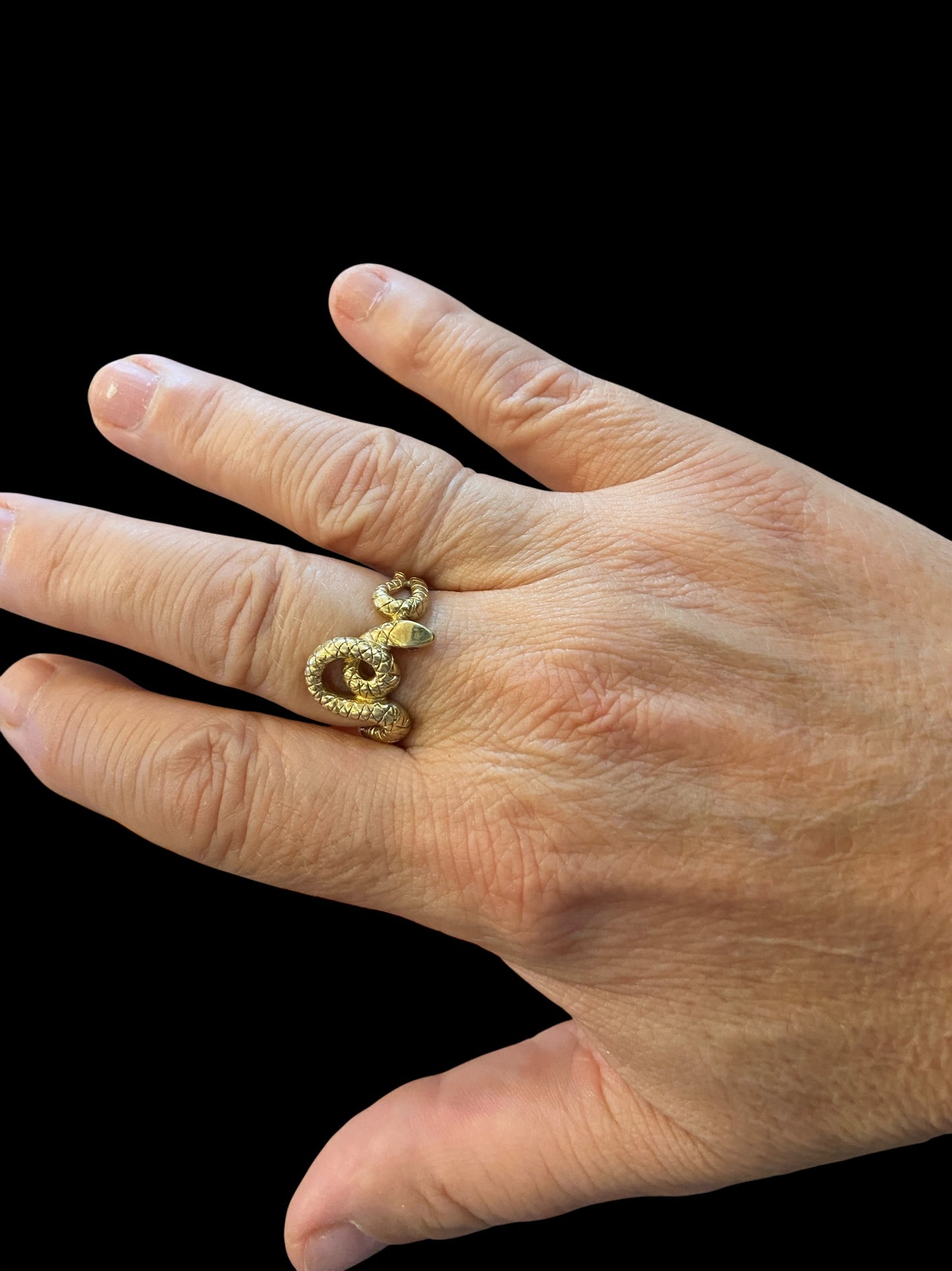 9ct preowned snake ring . size R