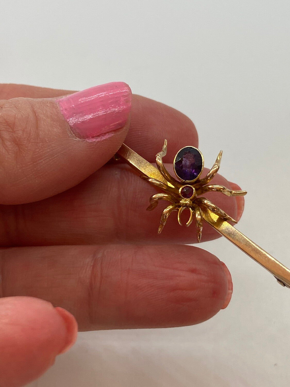 9ct vintage spider brooch with Amethyst body