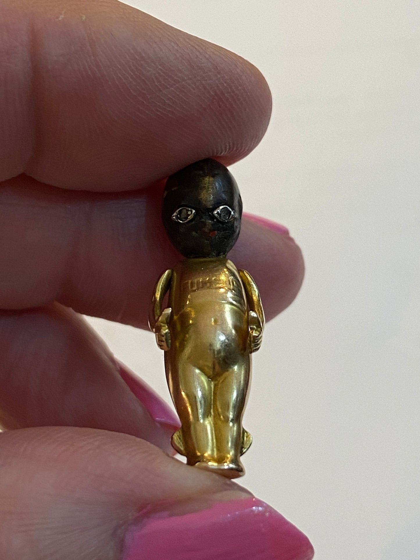 15ct rare WW1 charm fumsup / touchwood with diamond chip eyes