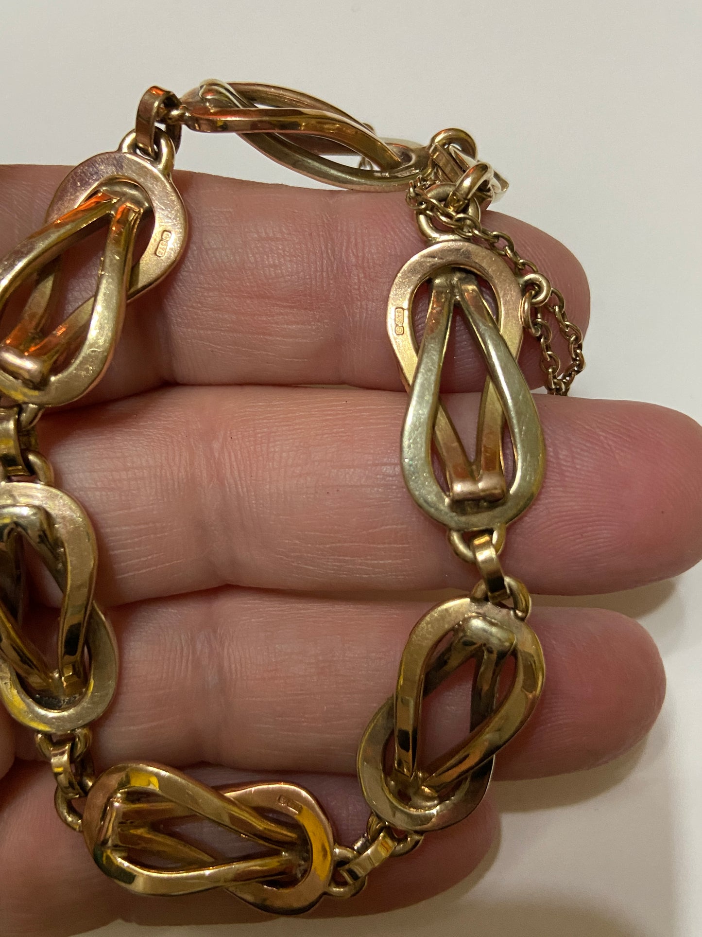 9ct vintage ornate and heavy bracelet, three colour gold