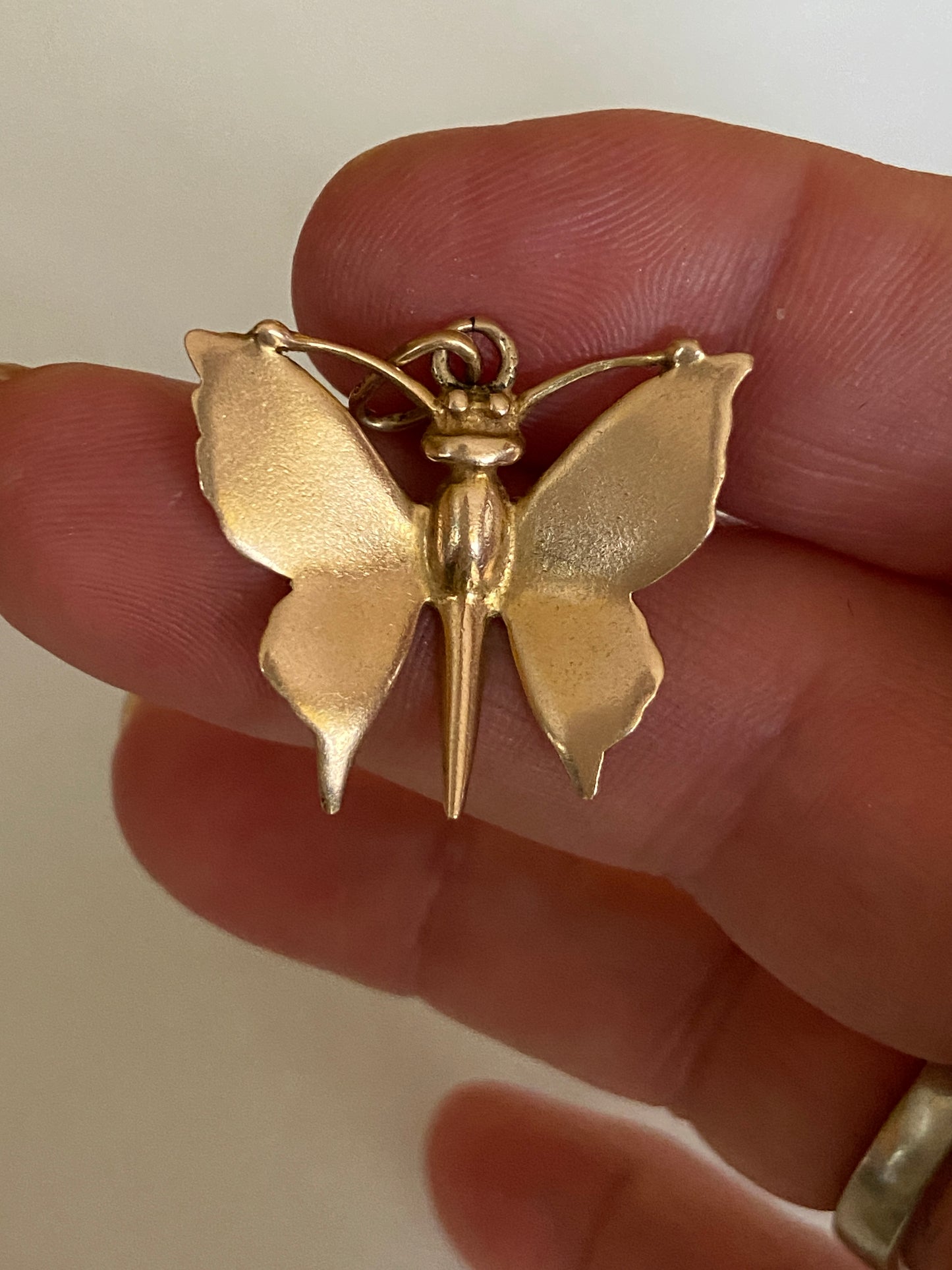 9ct vintage gold butterfly pendant 4.1g