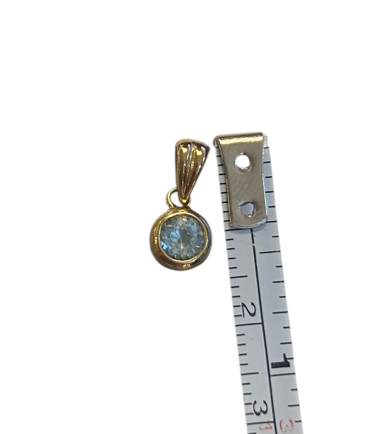 9ct vintage / pre owned blue topaz solitaire charm / pendant