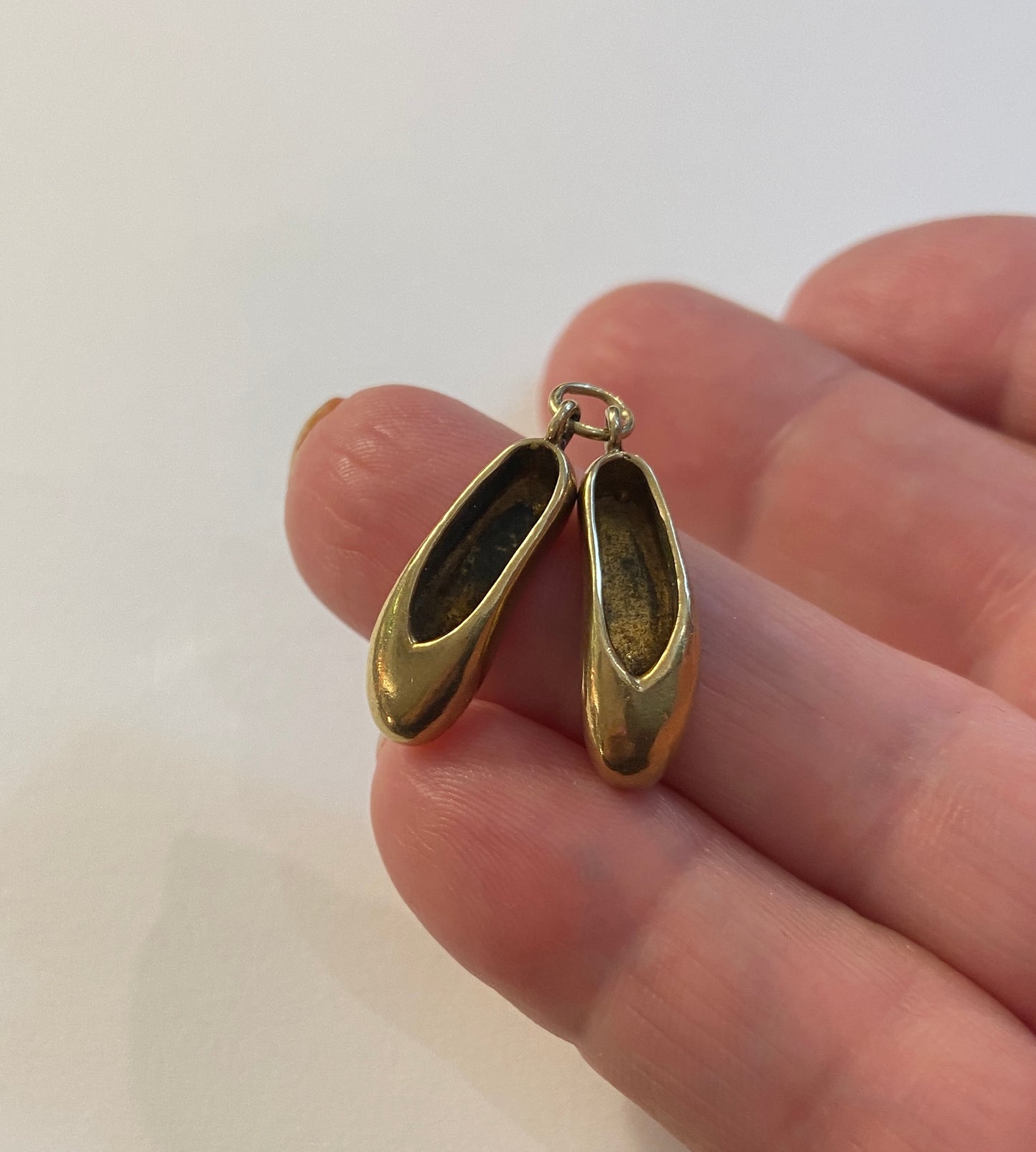 9ct vintage ballerina slippers / shoes charm circa 1965