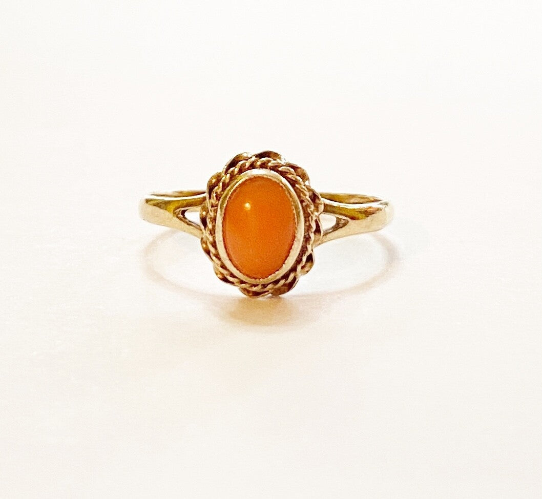9ct vintage coral ring circa 1983 size N