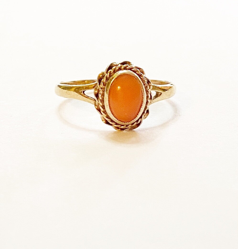 9ct vintage coral ring circa 1983 size N