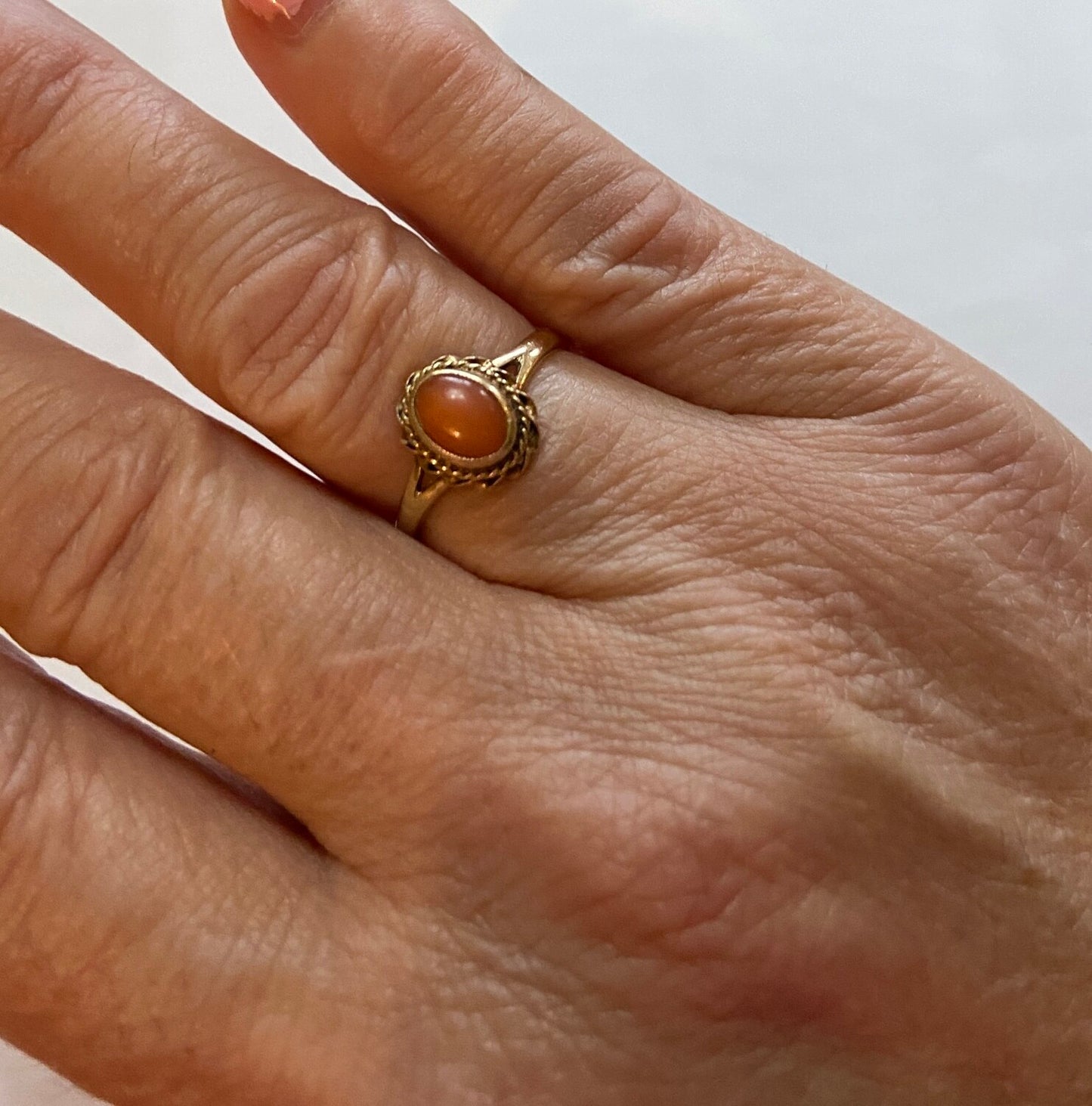 9ct vintage coral ring circa 1983 size N