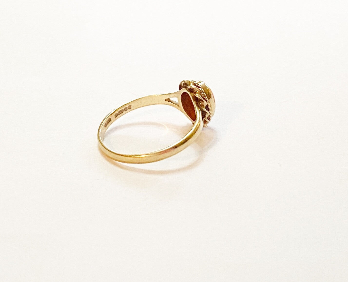 9ct vintage coral ring circa 1983 size N