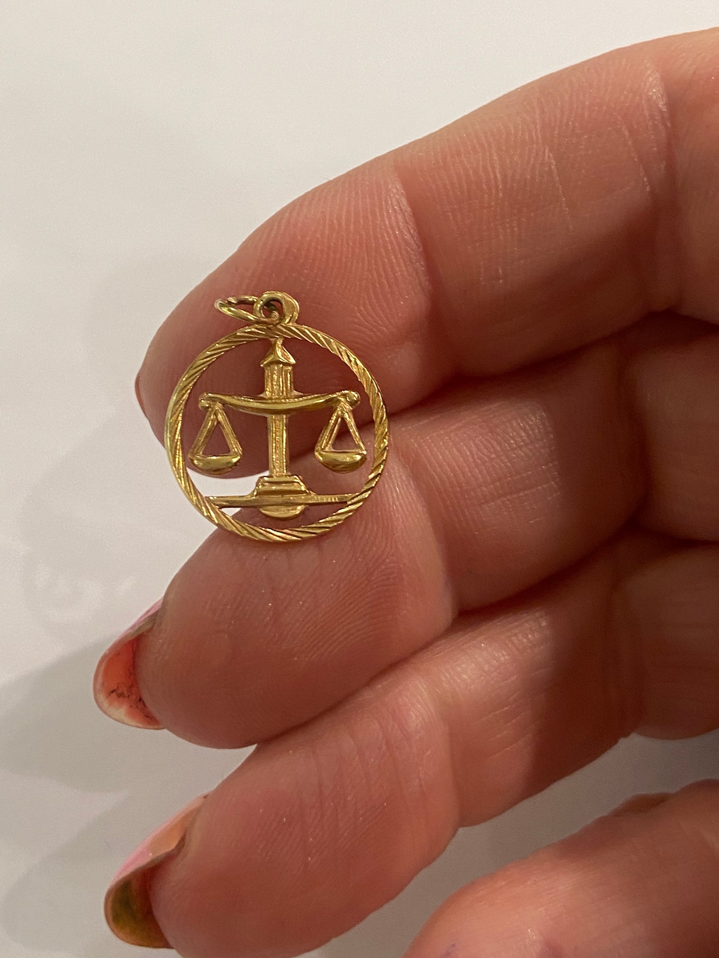 18ct 750 vintage libra charm
