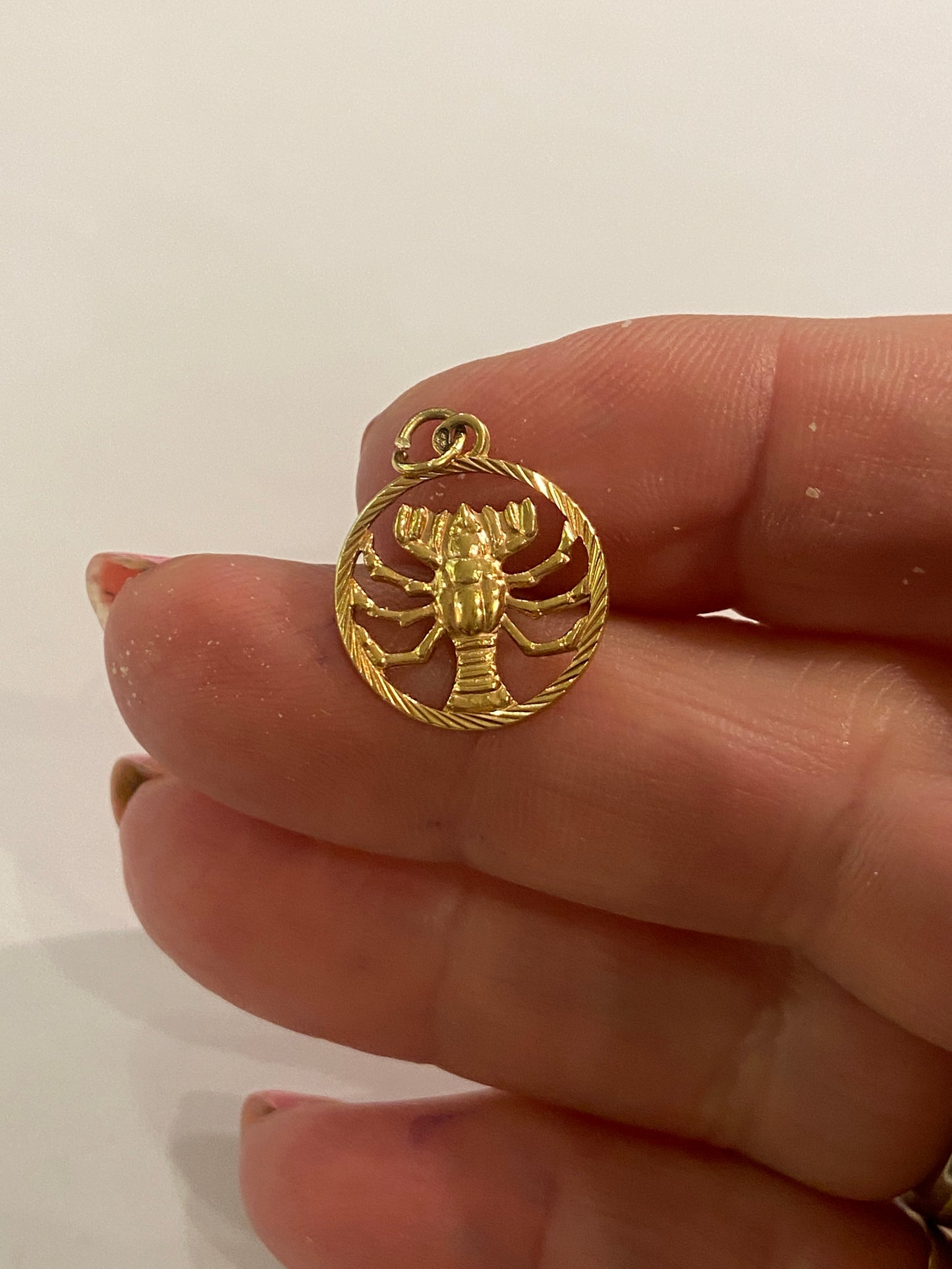 18ct 750 vintage scorpio charm / pendant