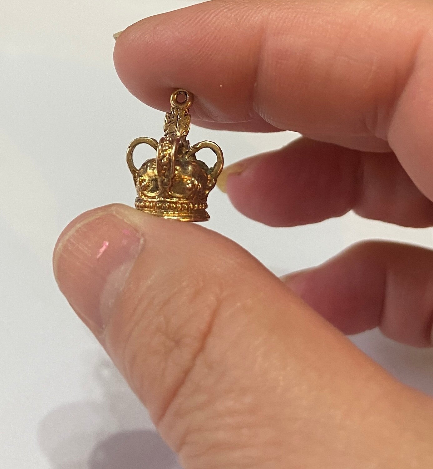 9ct vintage crown charm circa 1968