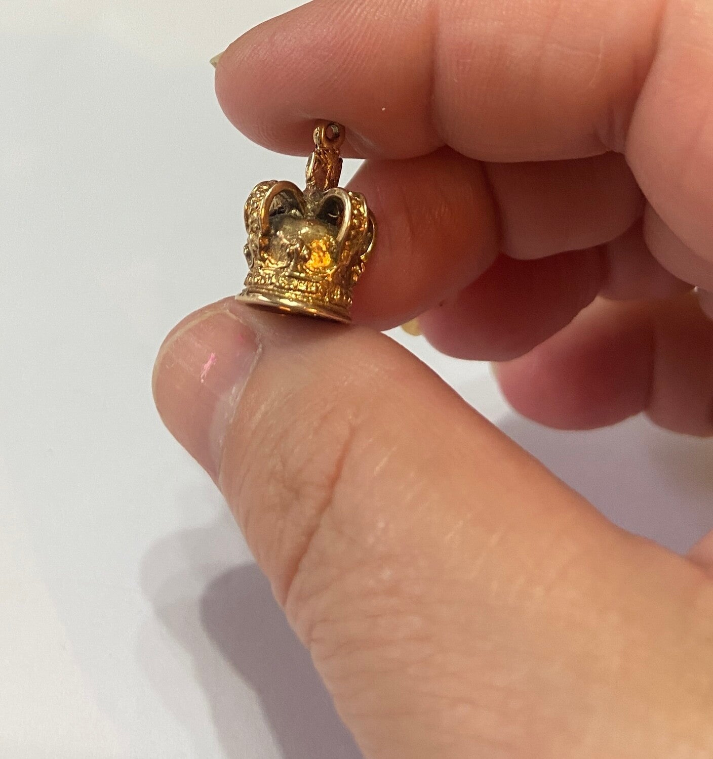 9ct vintage crown charm circa 1968