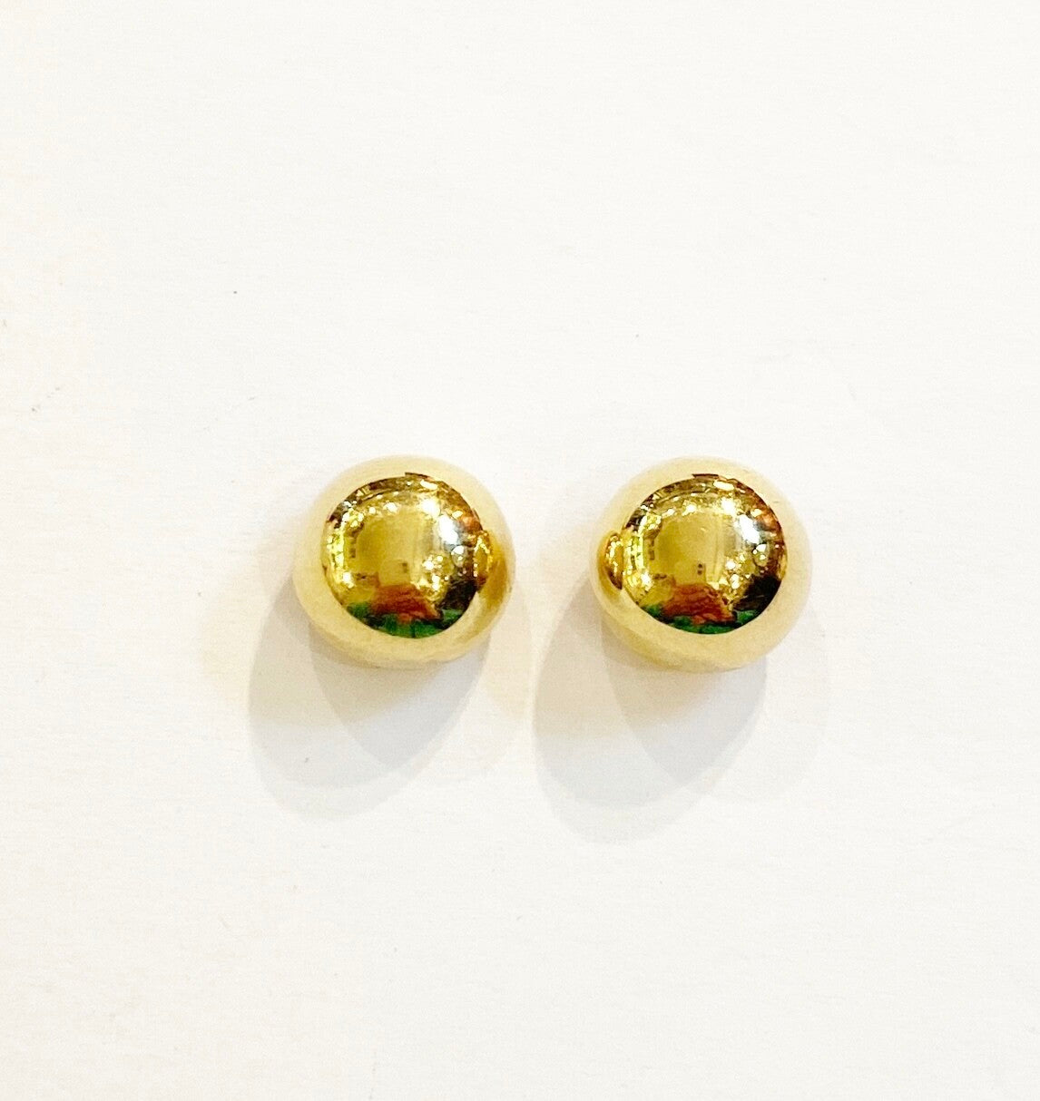 9ct pre owned gold stud earrings