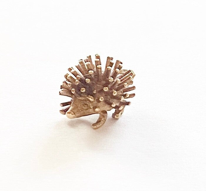 9ct vintage large hedgehog charm circa 1979 4.2g