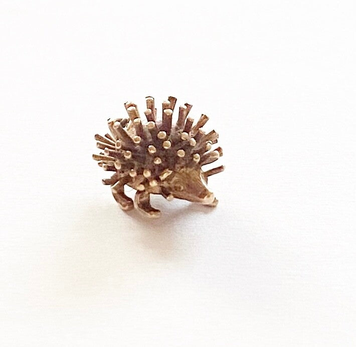 9ct vintage large hedgehog charm circa 1979 4.2g