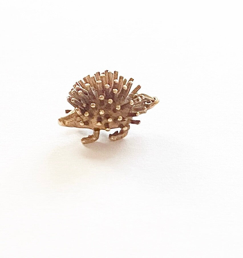 9ct vintage large hedgehog charm circa 1979 4.2g