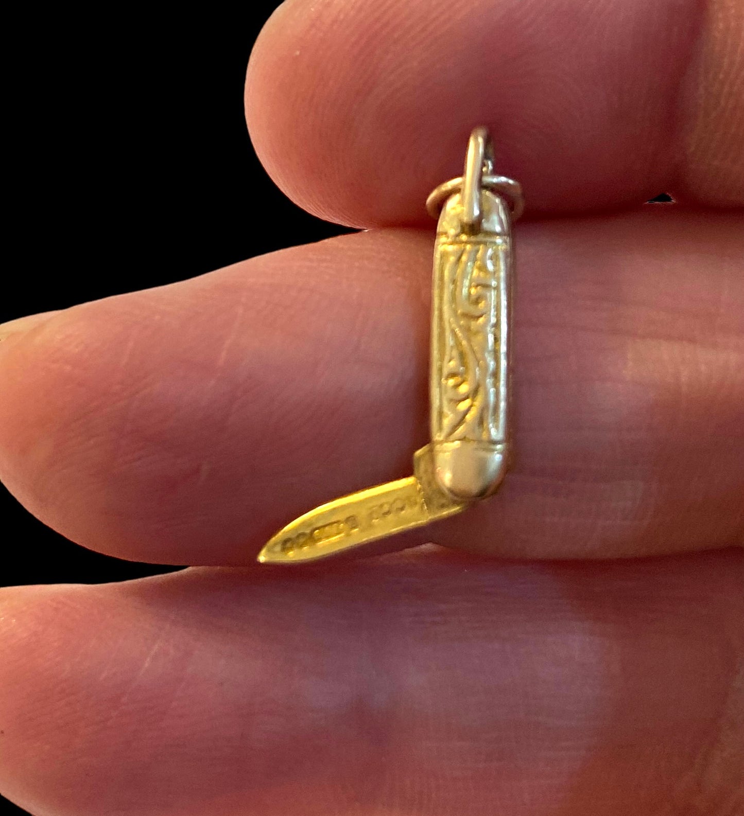 9ct miniature opening pen knife charm circa 1959