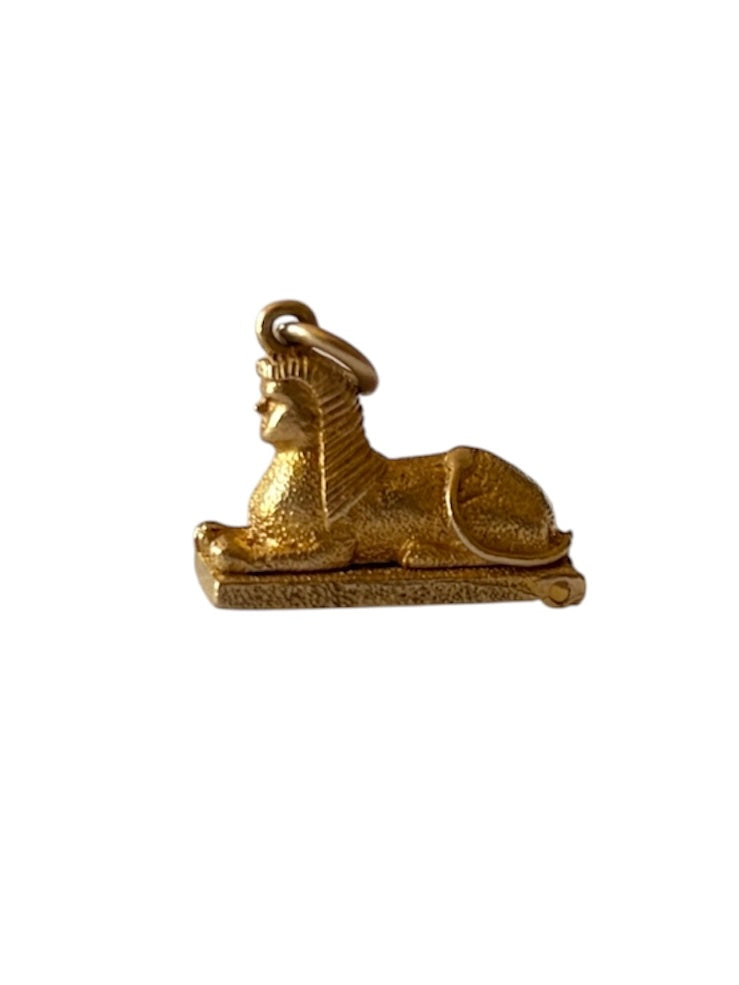 9ct vintage sphinx charm opening with mummy inside. circa 1952 3.22g by PPLD