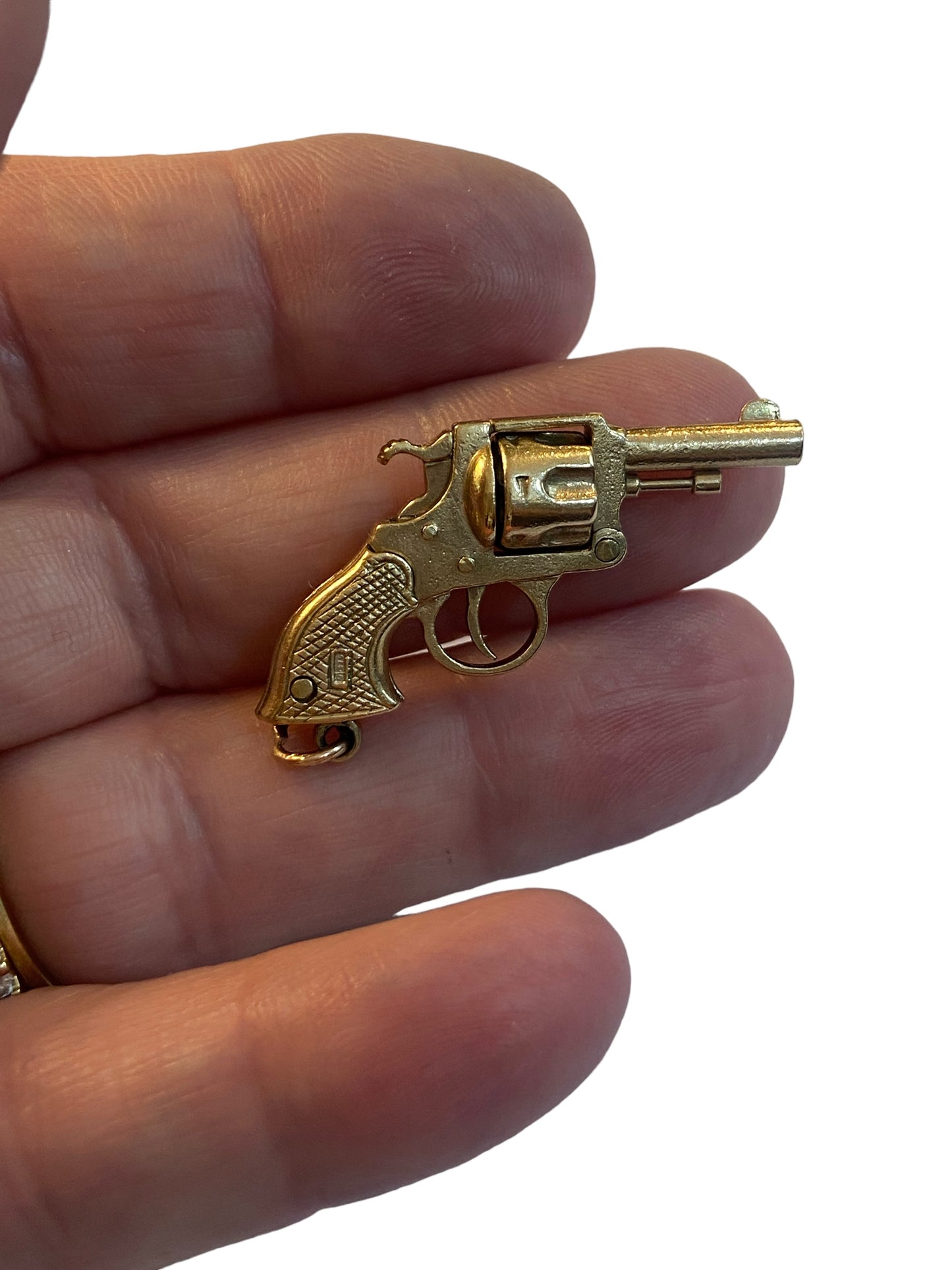 9ct vintage revolver / gun charm / pendant articulated circa 1961 6.8grams