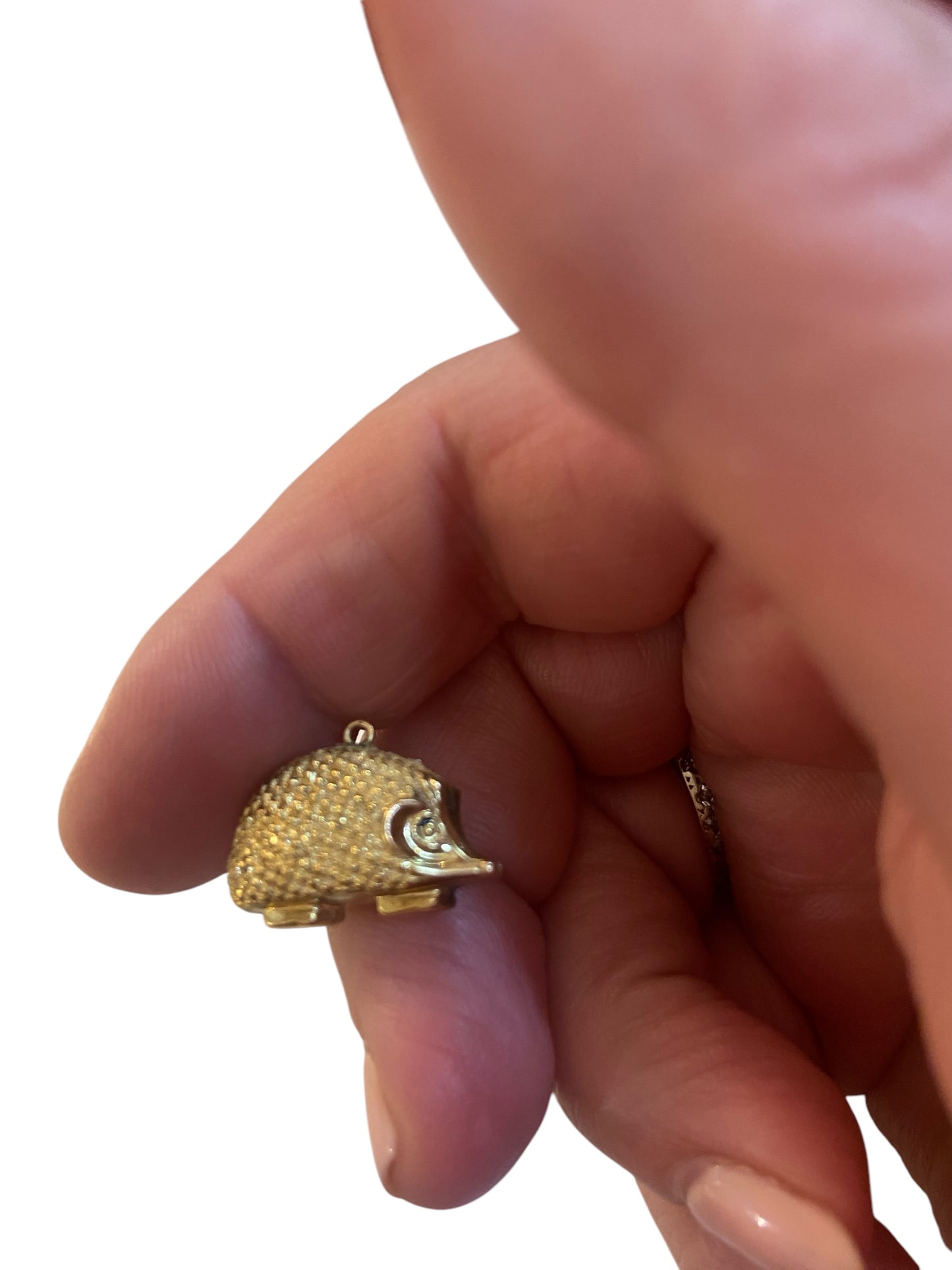 9CT VINTAGE HEDGEHOG CHARM. 0.9G