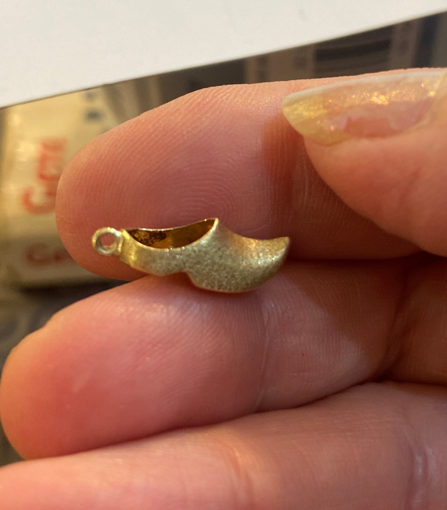 9ct vintage gold clog charm