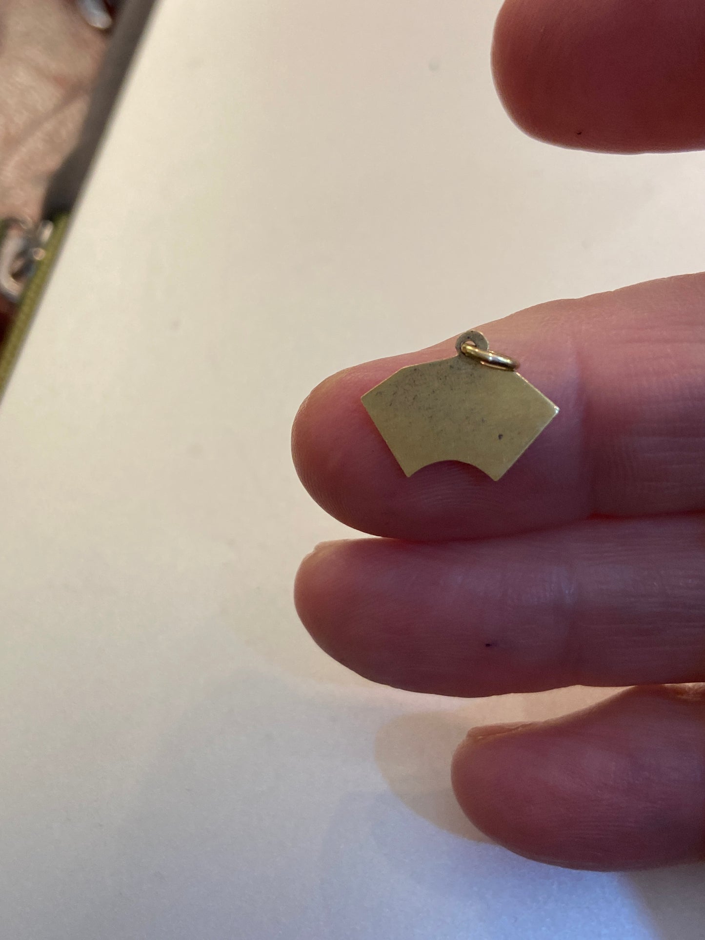 14ct 585 vintage gold enamel card charm