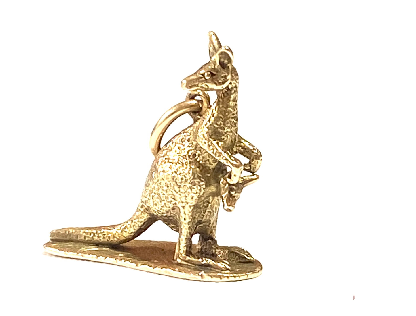 9ct vintage kangaroo and baby charm, with registration marks. 3.5g