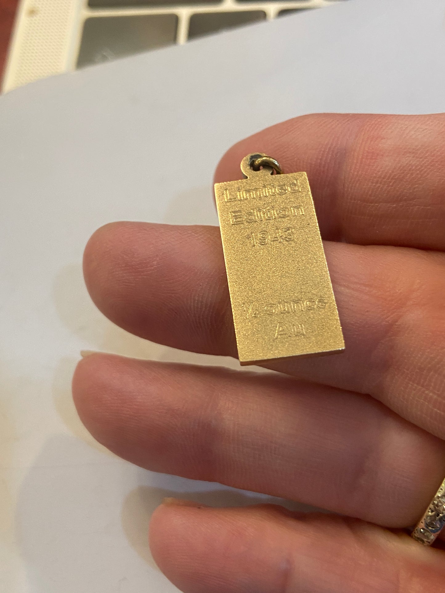 9ct limited edition ingot circa 2000. 8g pendant / charm