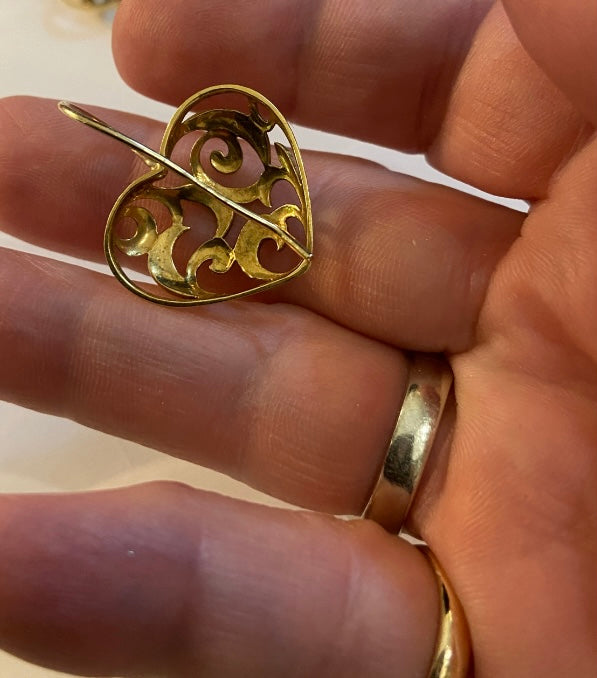 18ct 750 pre owned heart shaped drop earrings