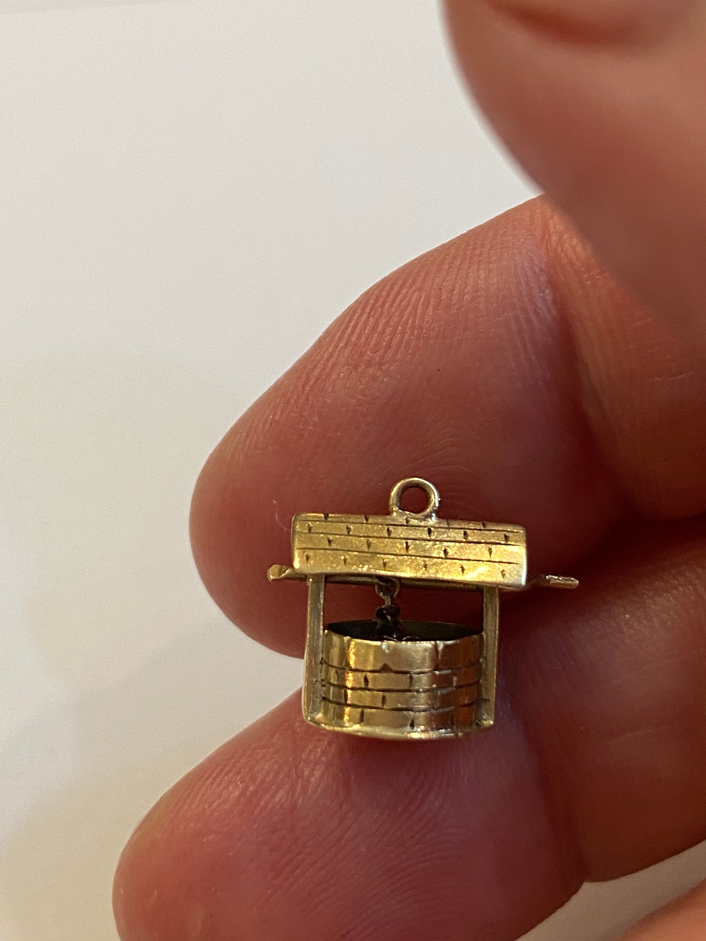 9ct vintage wishing well charm, articulated circa 1949