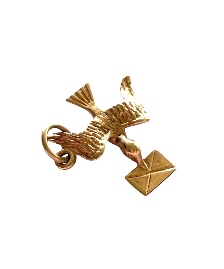 9ct vintage dove with letter charm 1.22g