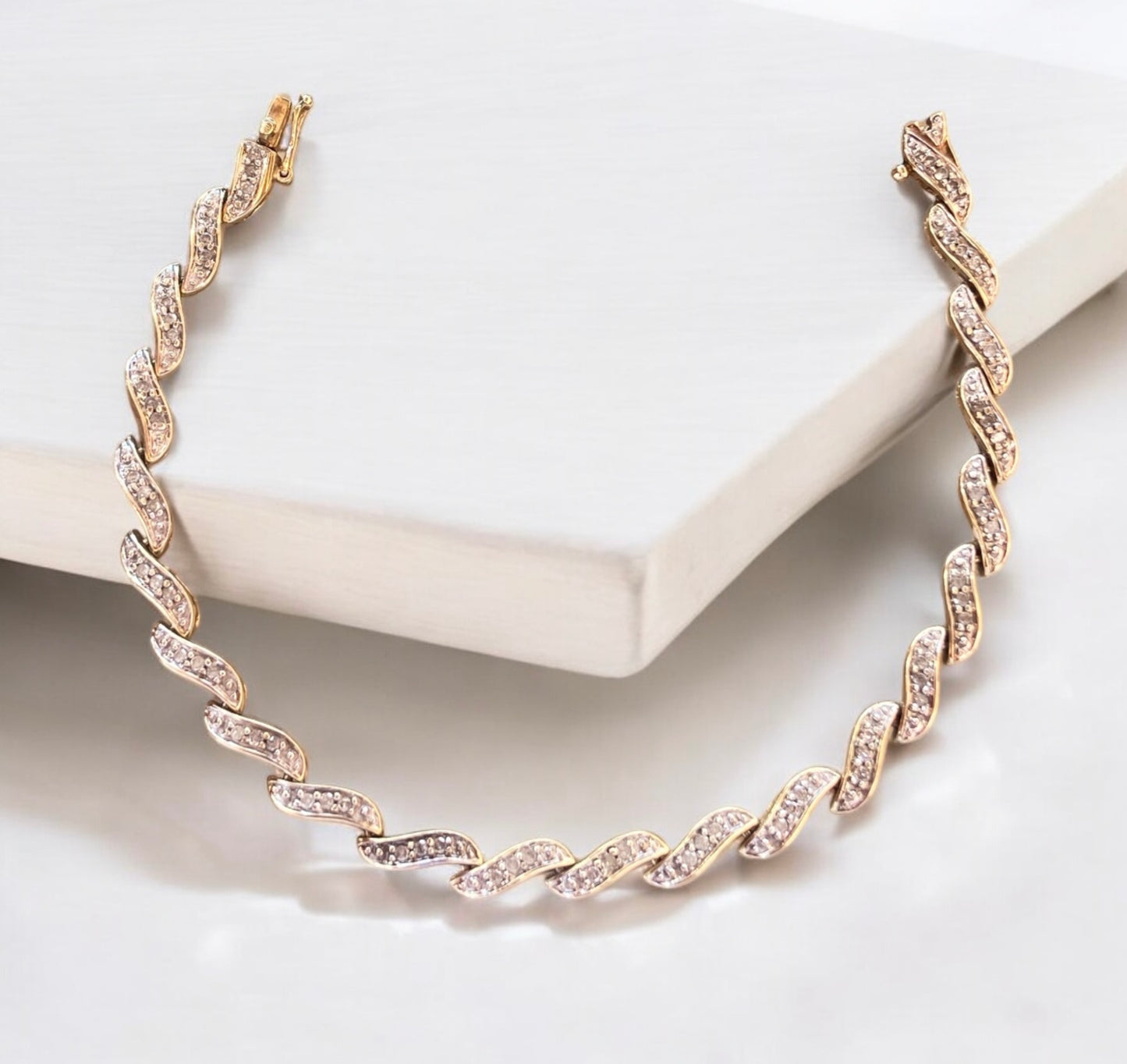9ct vintage diamond bracelet. 17 cm.