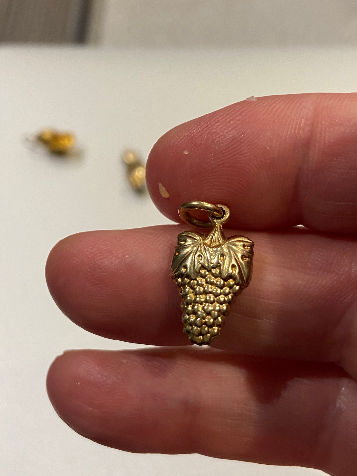 9CT GOLD GRAPES CHARM/ PENDANT . HOLLOW