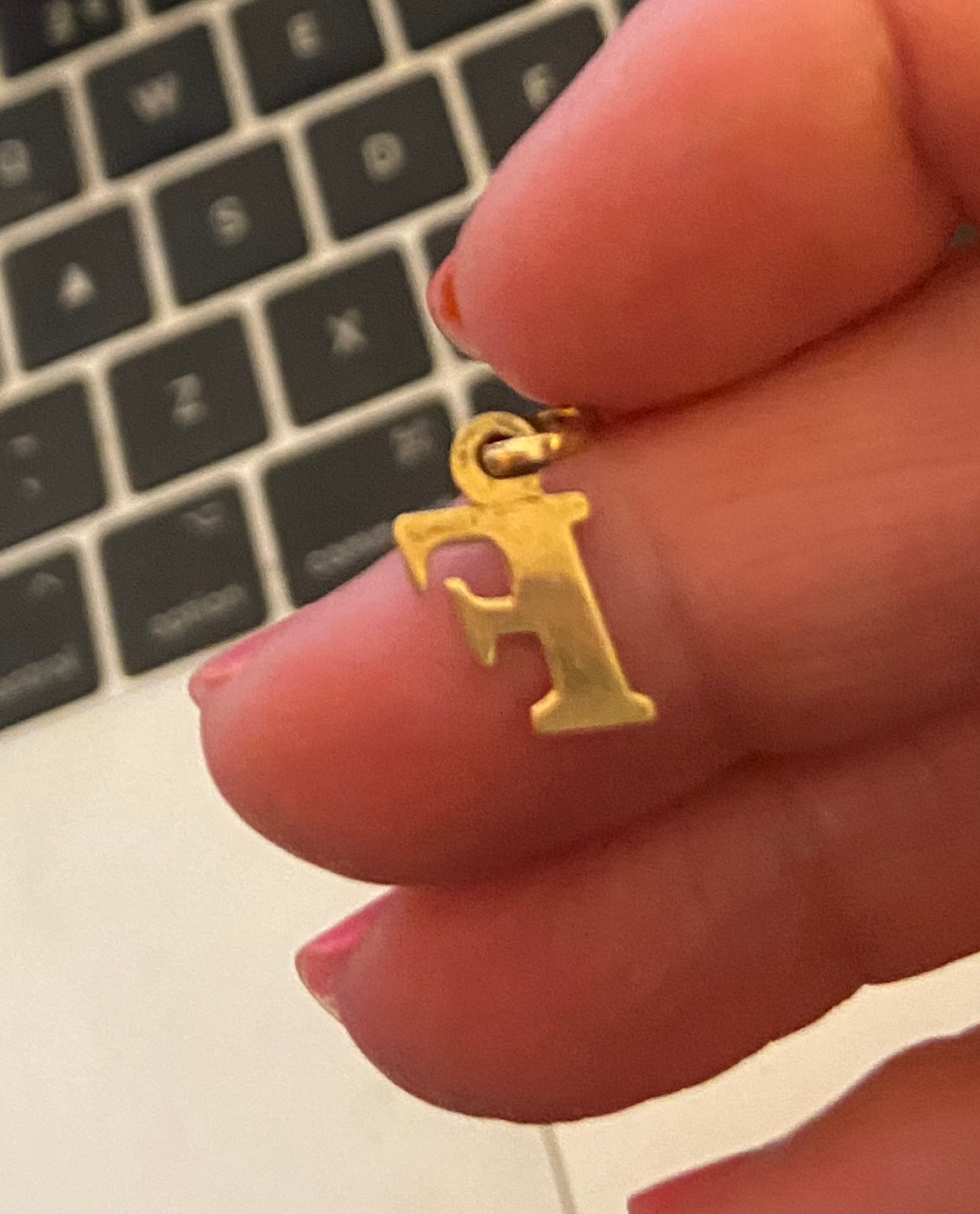 9ct pre owned initial F charm / pendant
