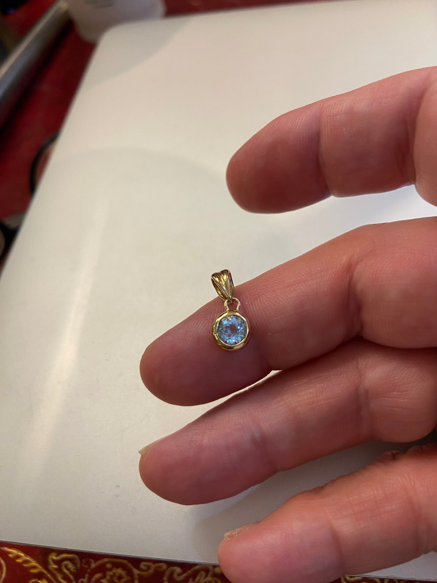 9ct vintage / pre owned blue topaz solitaire charm / pendant