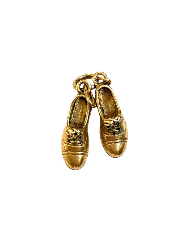9ct vintage brogue shoes charm, circa 1959 chester 2.7g