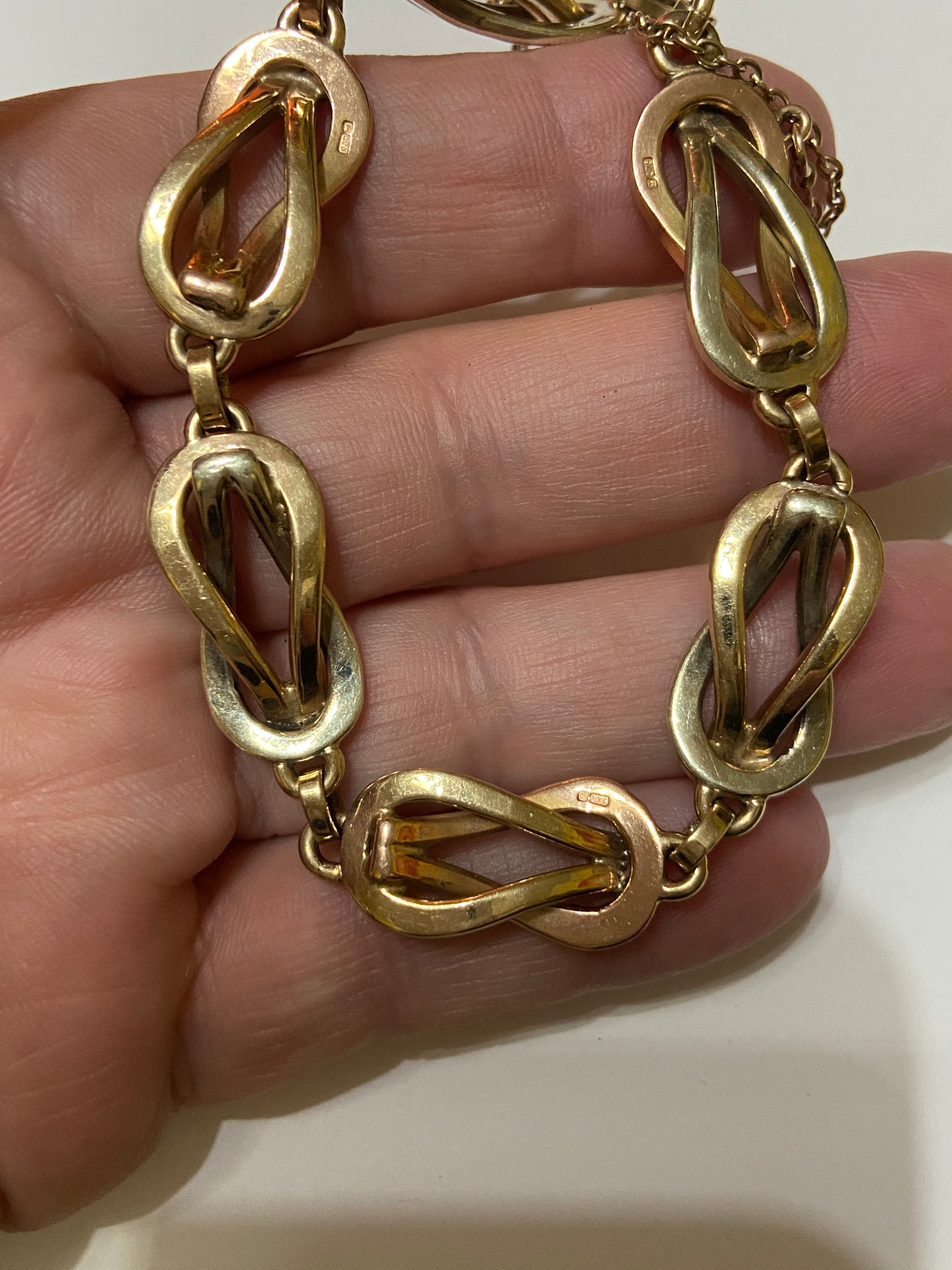 9ct vintage ornate and heavy bracelet, three colour gold