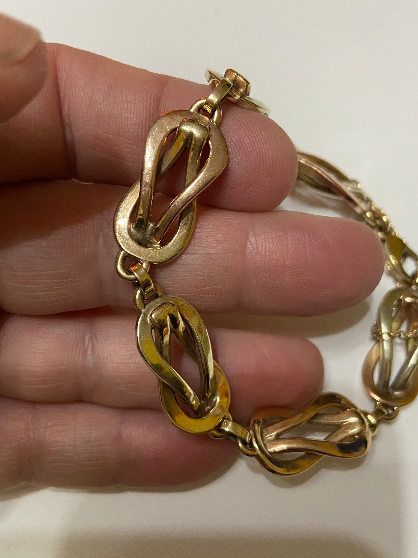 9ct vintage ornate and heavy bracelet, three colour gold