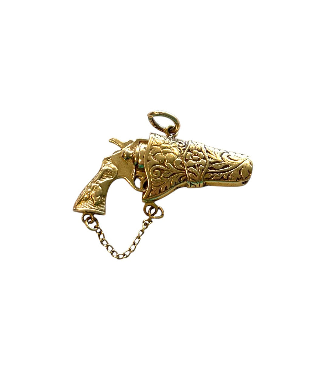 9ct vintage charm, revolver and holster charm / pendant 5.35g