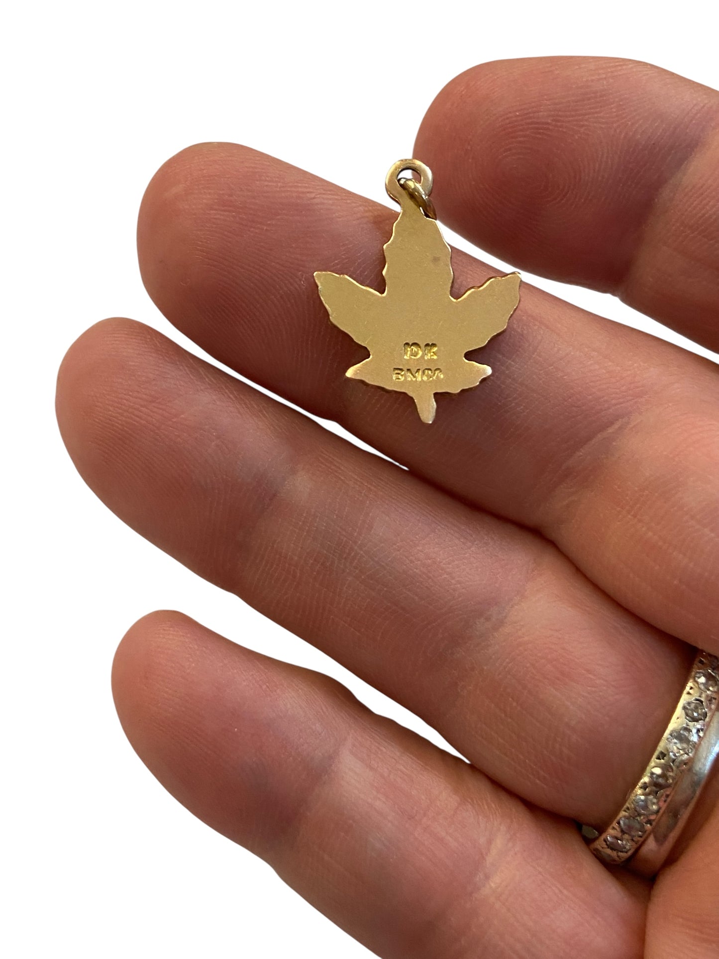 10ct vintage maple leaf charm, canadian maple leaf charm