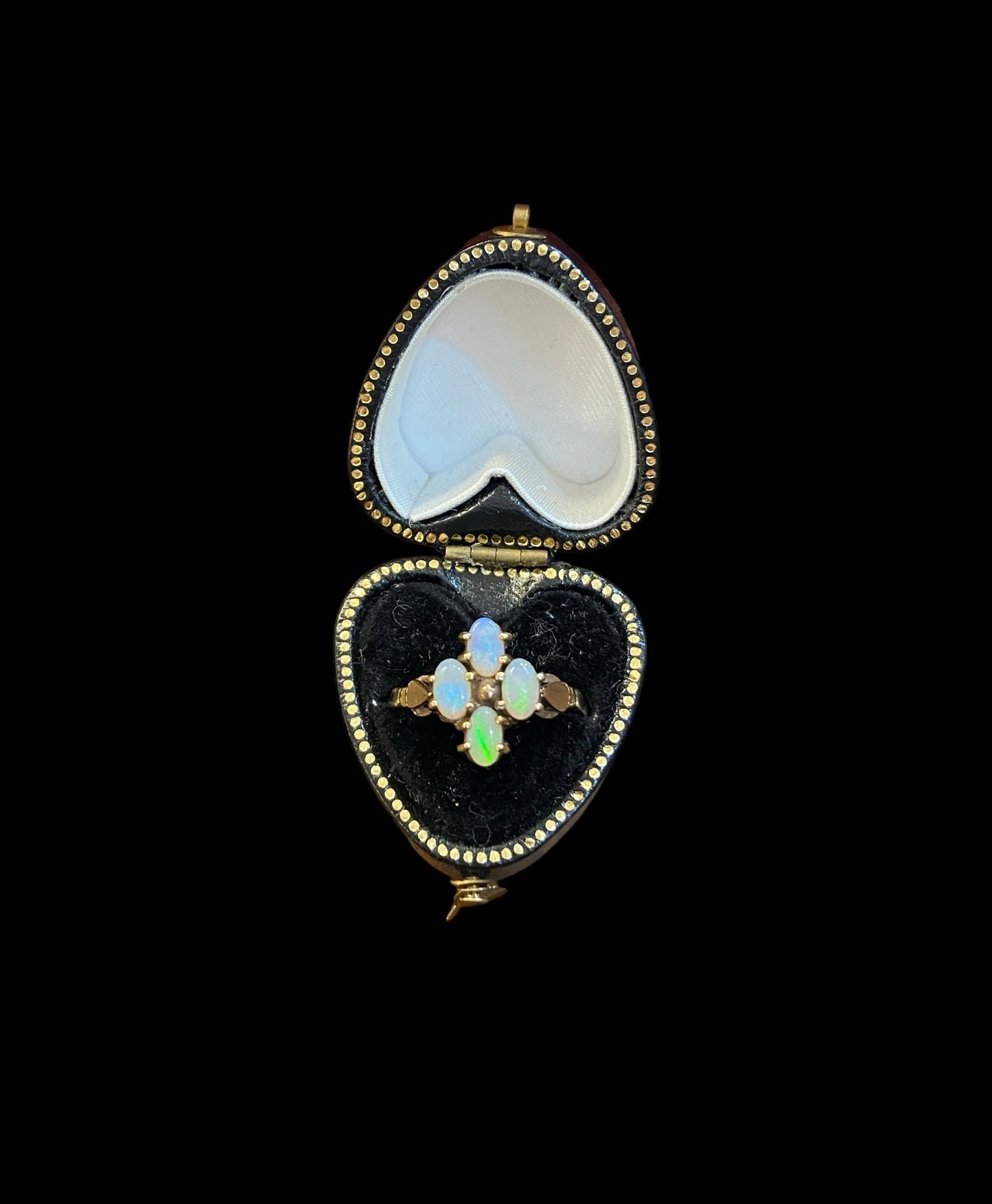 9ct vintage Opal ring, ring size P