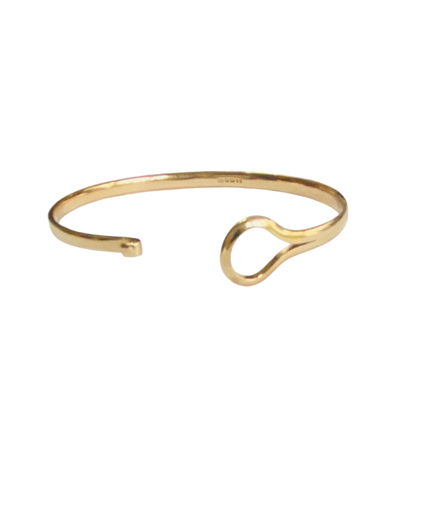 9ct vintage hook clasp bangle. 12.8g circa 1980 London