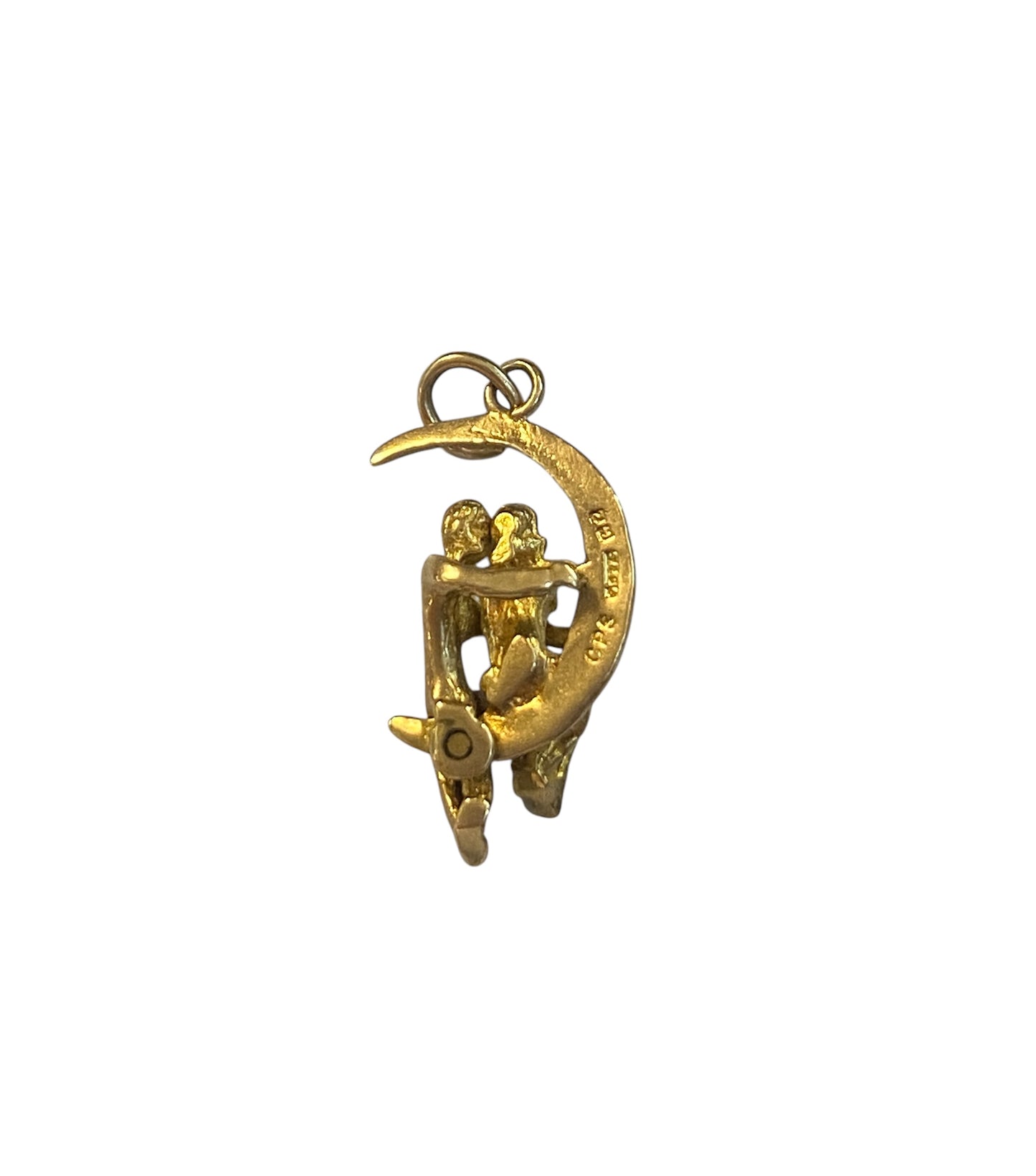 9ct vintage couple on moon charm. kissing, articulated circa 1960