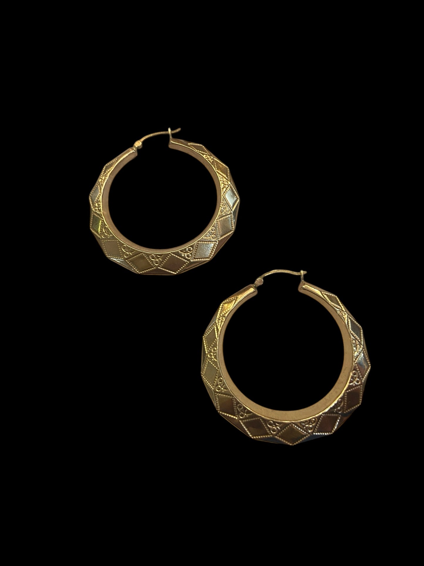 9ct vintage / pre owned hoop earrings. hollow 5.6g