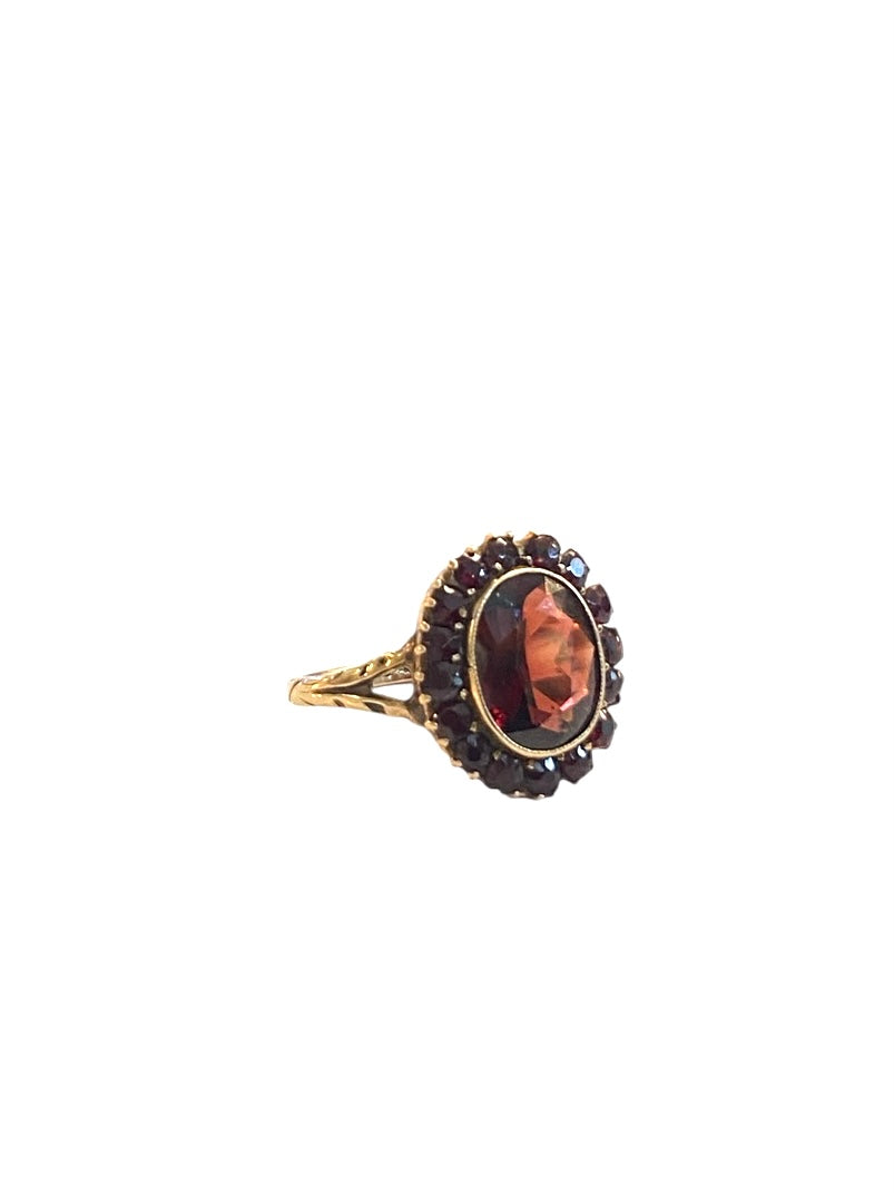9ct vintage cocktail ring with red stone. ring size L