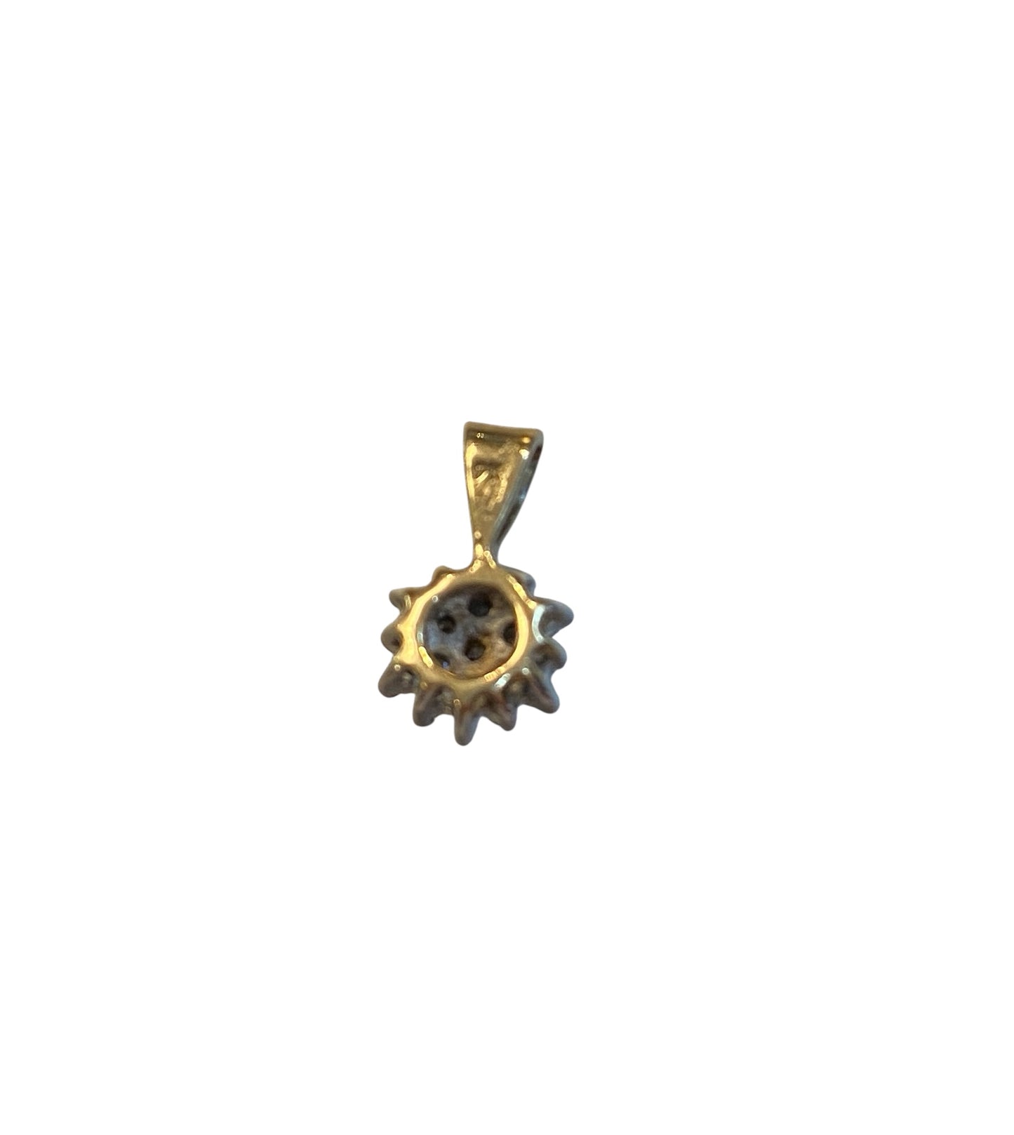 9ct vintage small diamond clustre. 0.8 g Edinburgh hallmark